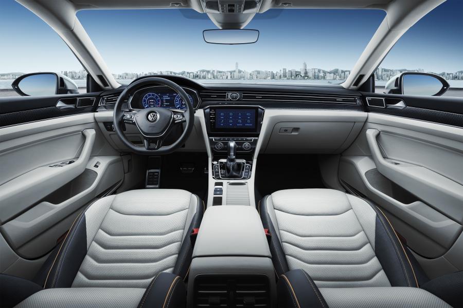 Торпедо Volkswagen Passat CC 2018 года  (CN) (фото 25 из 29)